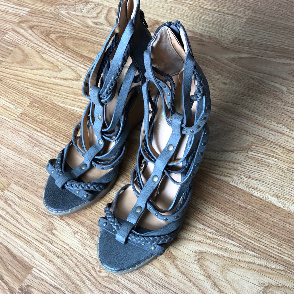Shoe